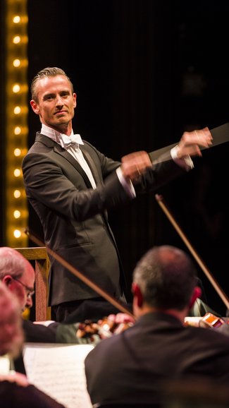 Alexander Shelley with the National Arts Centre Orchestra